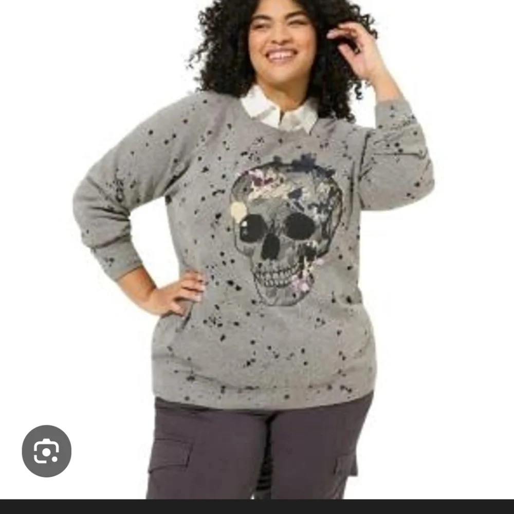 TORRID Gray Skull Graphic Sweatshirt - Picture 1 of 2
